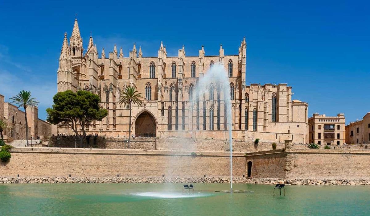 Las islas Baleares acaparan el listado de los precios medios de vivienda más elevados de la última década