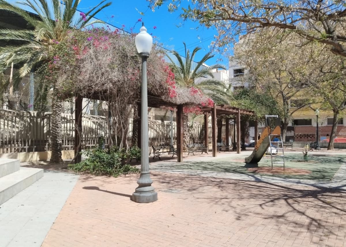 Alicante | Alicante proyecta la renovación de la Plaza Teresa Mas a espaldas de la residencia juvenil La Florida
