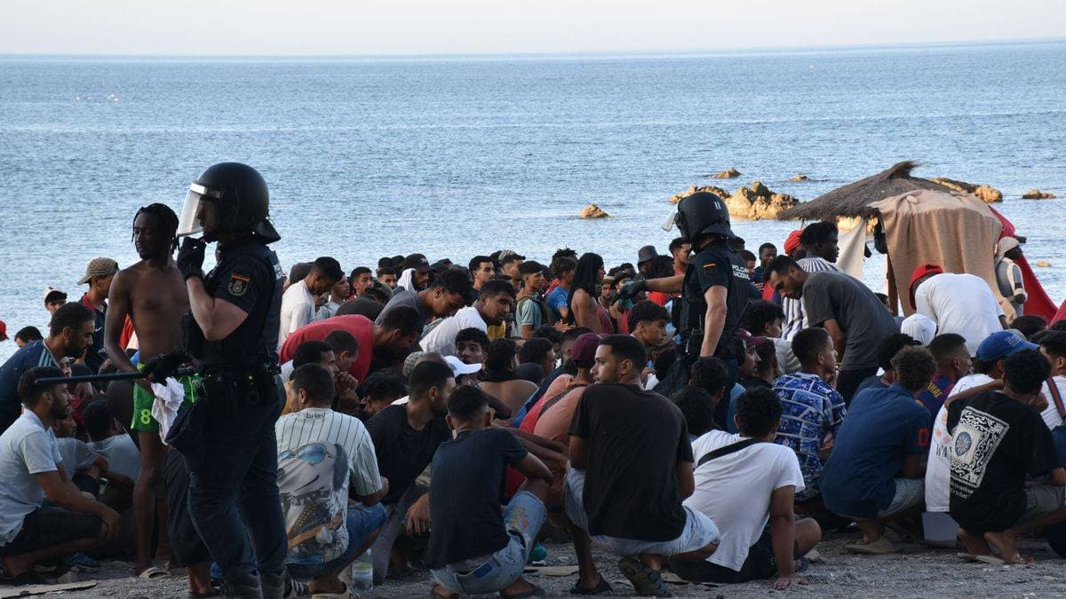 Ceuta desbordada por la alerta sanitaria tras la crisis migratoria: "Hay heces, orina y residuos por todas partes"