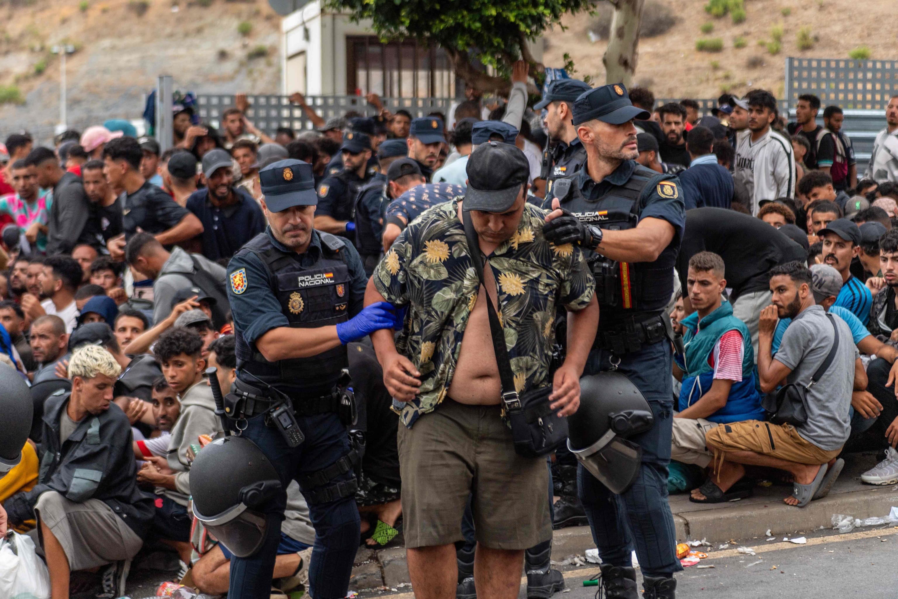 Las mafias usan a los inmigrantes expulsados de Ceuta para traer cocaína a España en narcolanchas
