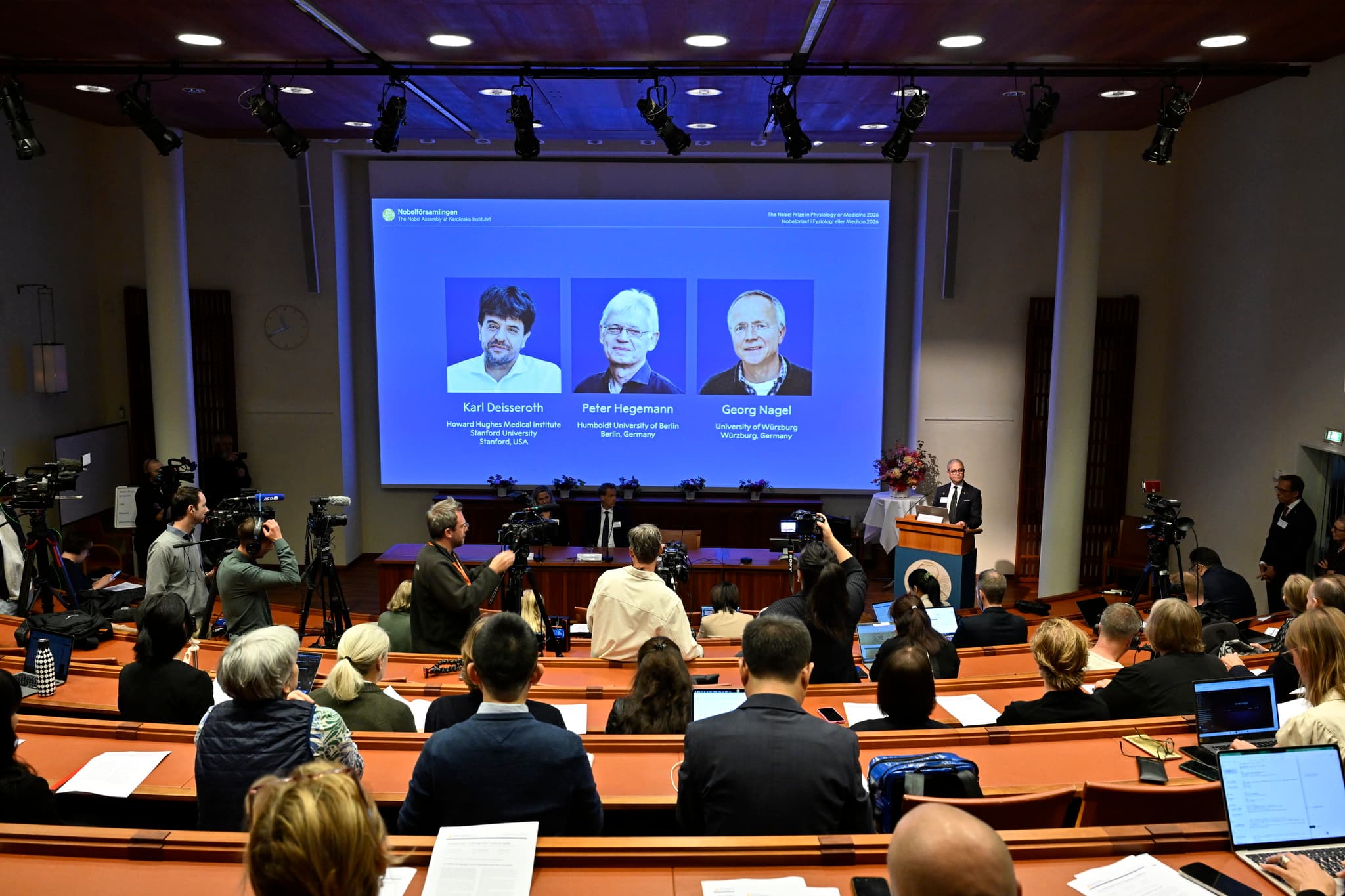 Nobel de Medicina a los descubridores de la optogenética, el interruptor cerebral que permite controlar neuronas con luz