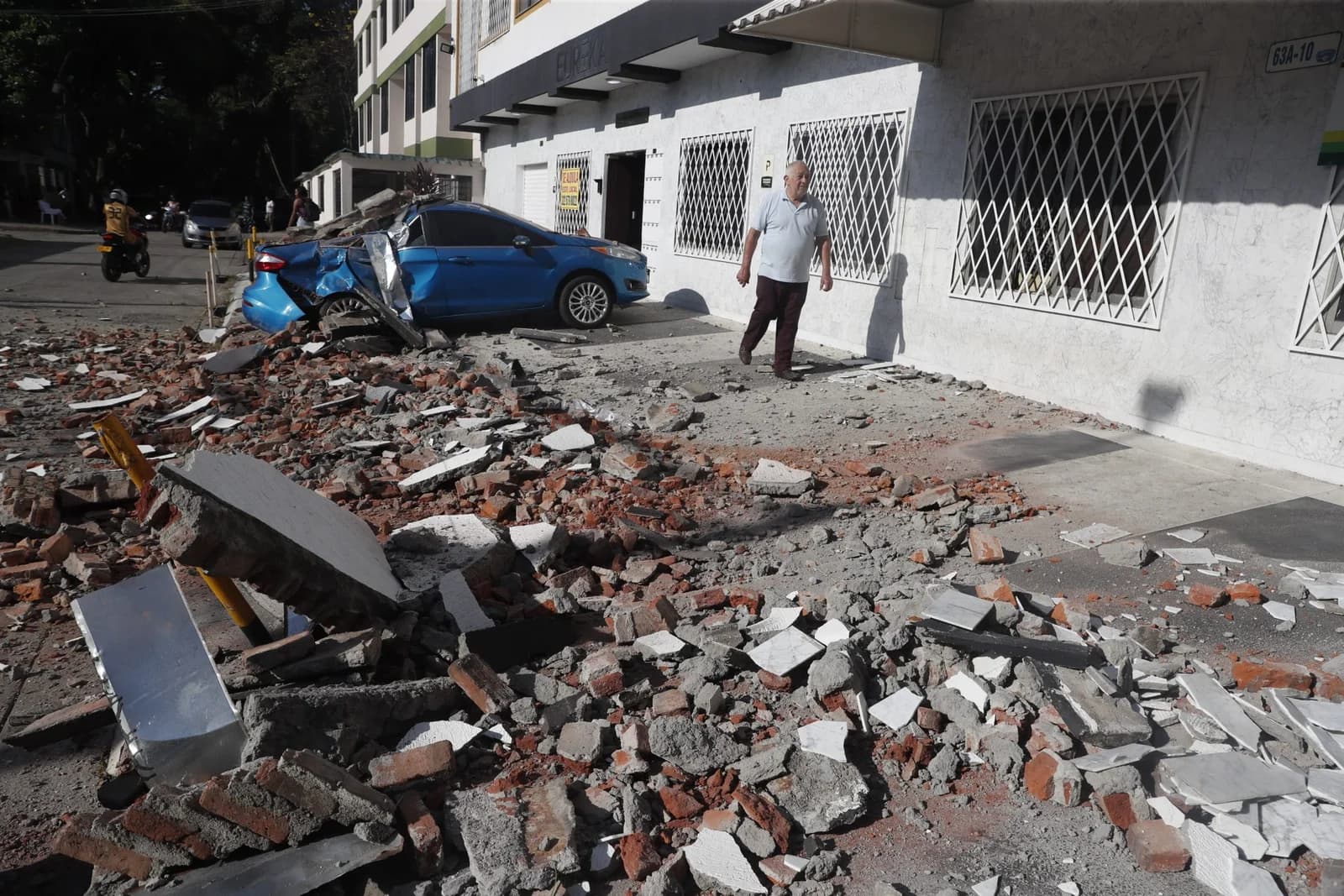 Terremoto de magnitud 7,4 sacude Colombia y deja daños en varias ciudades