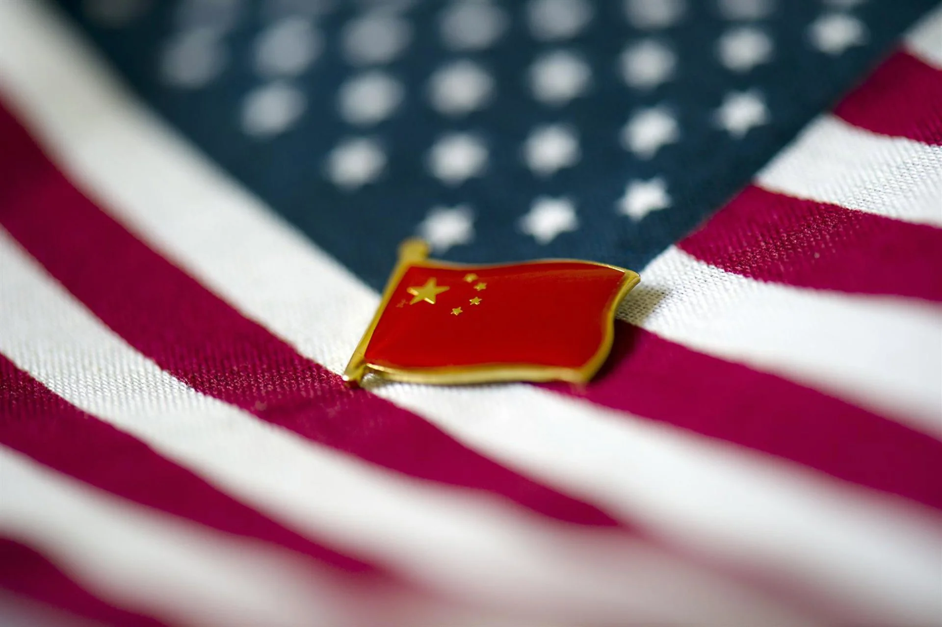 Estados Unidos estudia prohibir la importación desde China de componentes para centros de datos