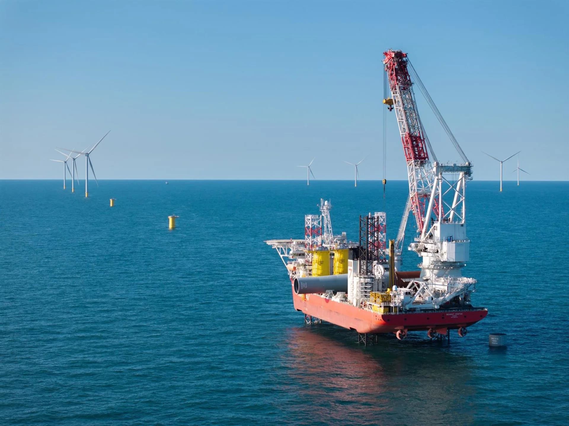 Iberdrola completa la instalación de las cimentaciones de su ‘megaproyecto’ de eólica marina ‘East Anglia 3’