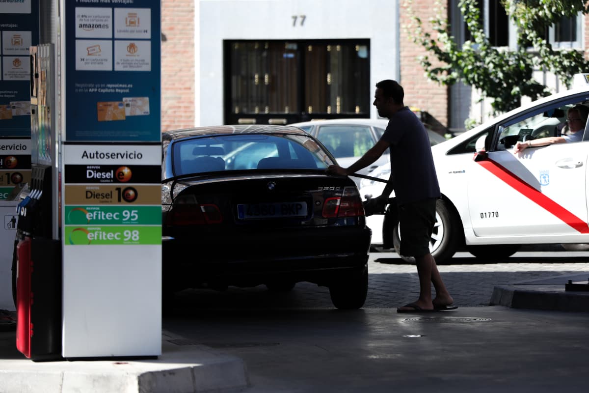 Los carburantes encadenan siete semanas de subidas con el diésel en 1,82 euros por litro justo cuando agosto dispara los desplazamientos por carretera