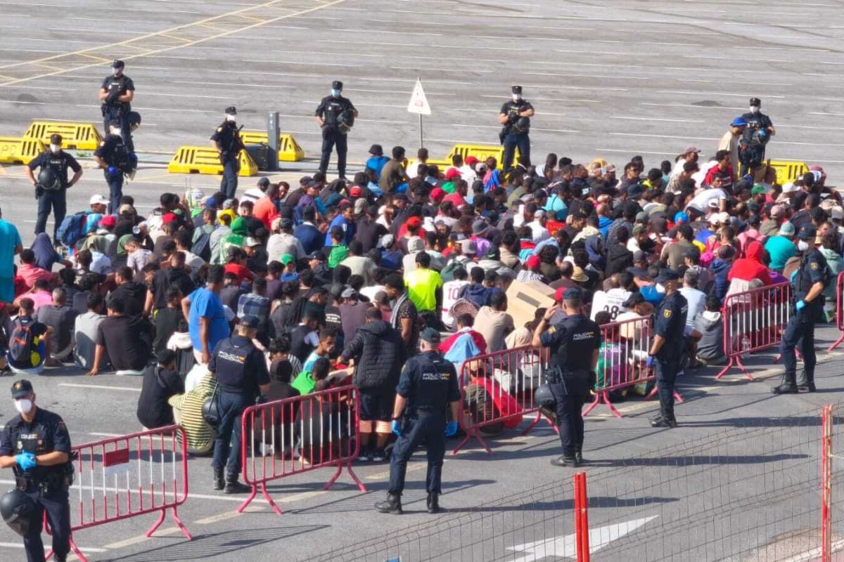 Ceuta, desbordada: hasta 200 llamadas diarias al 091 retratan la presión sobre una Policía que no da abasto tras la invasión de inmigrantes