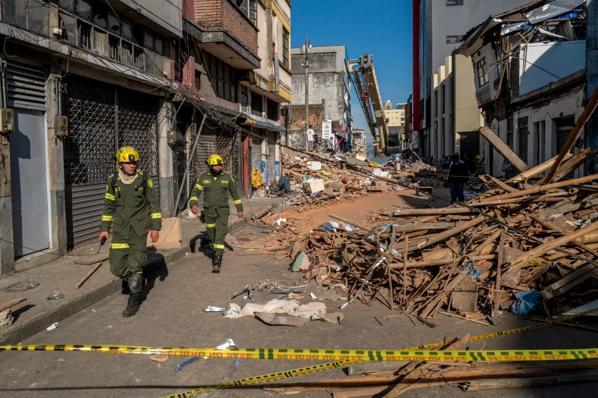 Las autoridades de Colombia rebajan a casi 290 los muertos y 143 los desaparecidos por el seísmo de 7,4 del pasado lunes