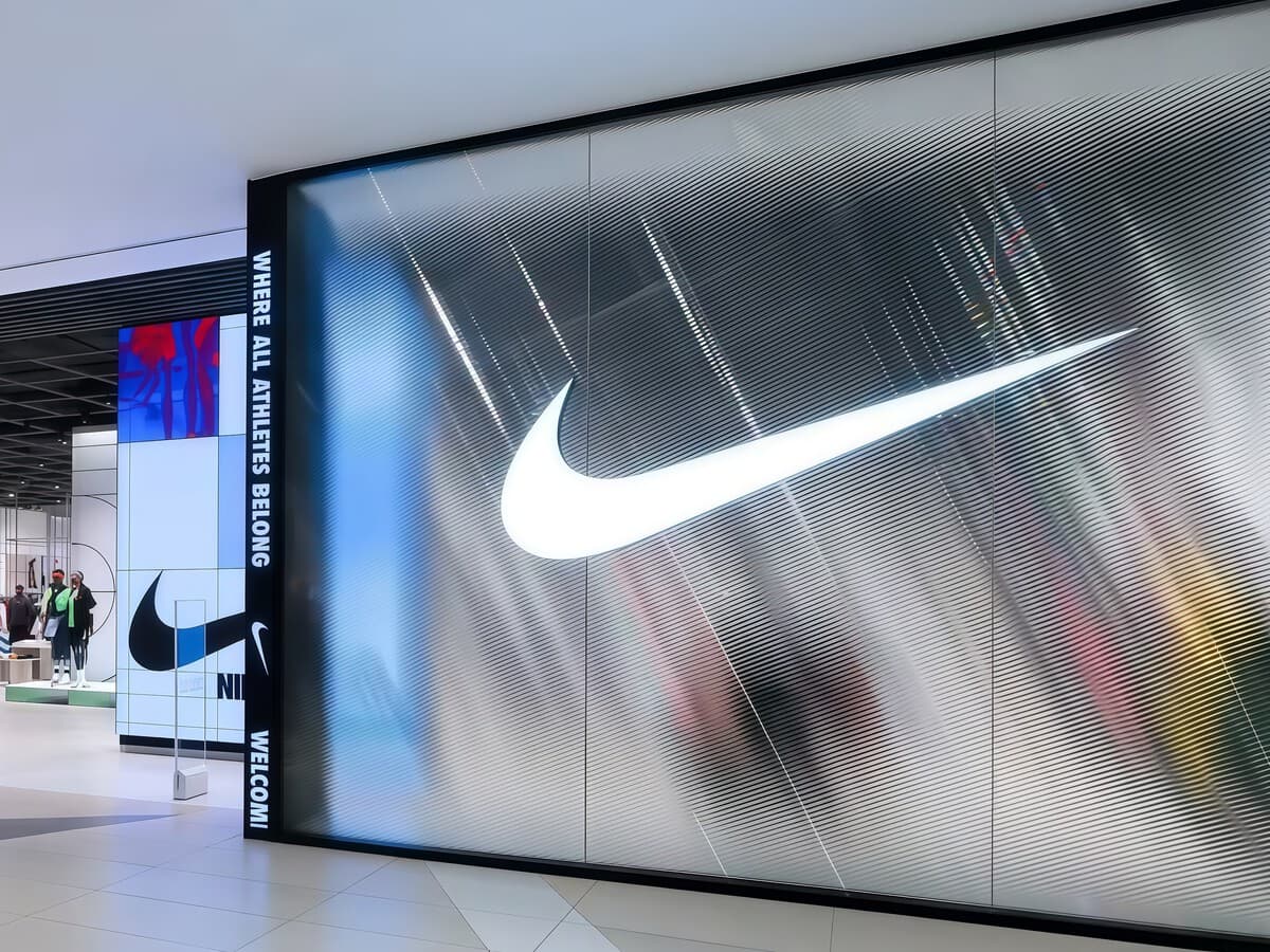 Liquidación en el outlet de Nike con camisetas, zapatillas Air Force 1, chaquetas y más desde 17,49 euros