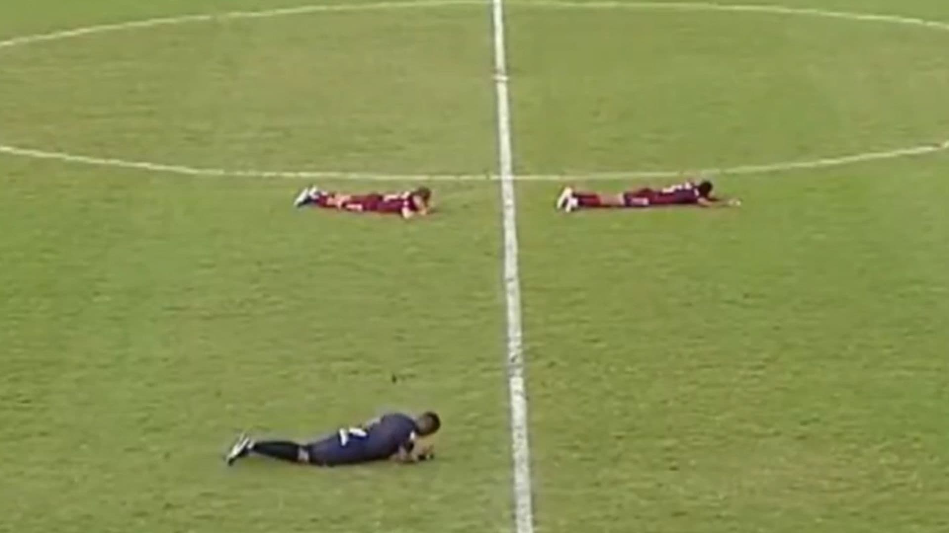 Un sorprendente ataque de abejas interrumpe una final de fútbol en Brasil
