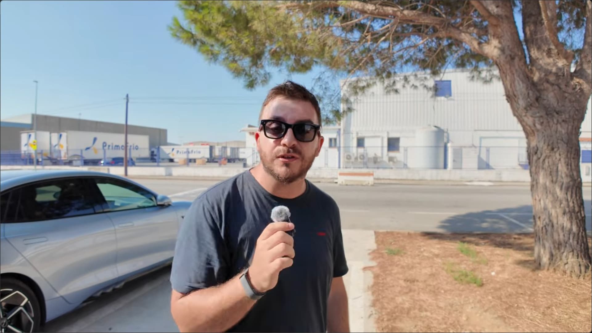Flavio se ha comprado un coche eléctrico, pero se arrepiente de un gran error: "Me tengo que instalar una aplicación para buscar puntos de carga todo el rato, de los cuales unos 17.000 no funcionan"