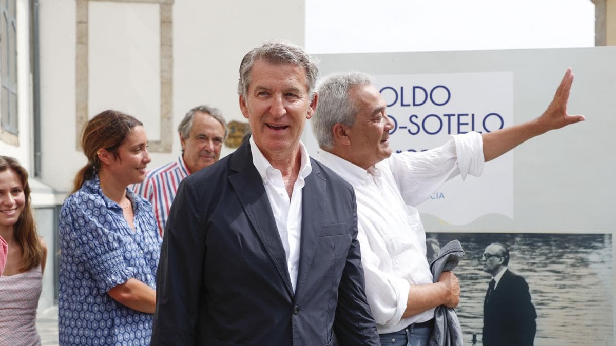 Feijóo ve a Sánchez visitando Waterloo para buscar apoyo a los Presupuestos: "A lo mejor Puigdemont no quiere esa foto"