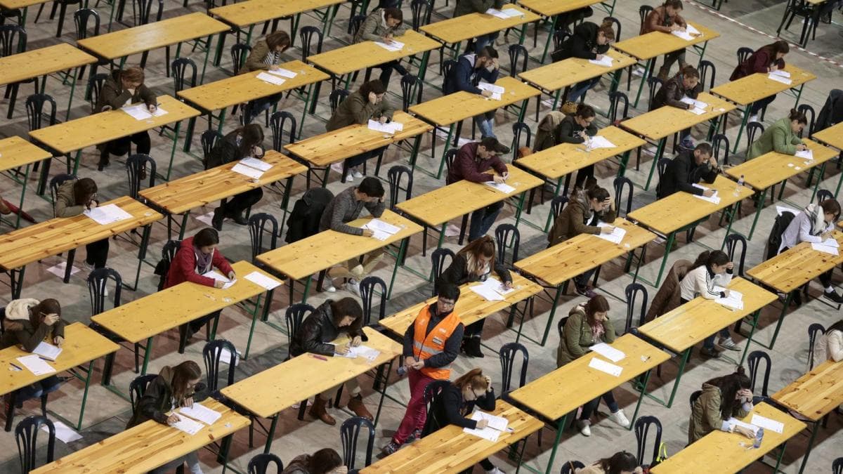¿Cobrar mientras estudias? La beca para opositores con la que puedes conseguir hasta 12.600 euros