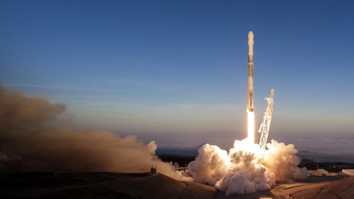 Musk llevará la IA de Google al espacio con un satélite de prueba para centros de datos