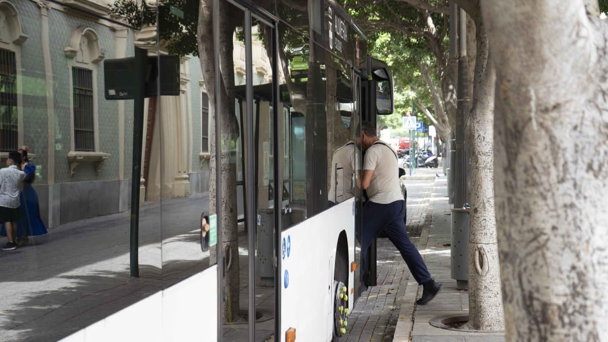 Guía completa de movilidad y cortes de tráfico previstos para la Feria de Almería 2026