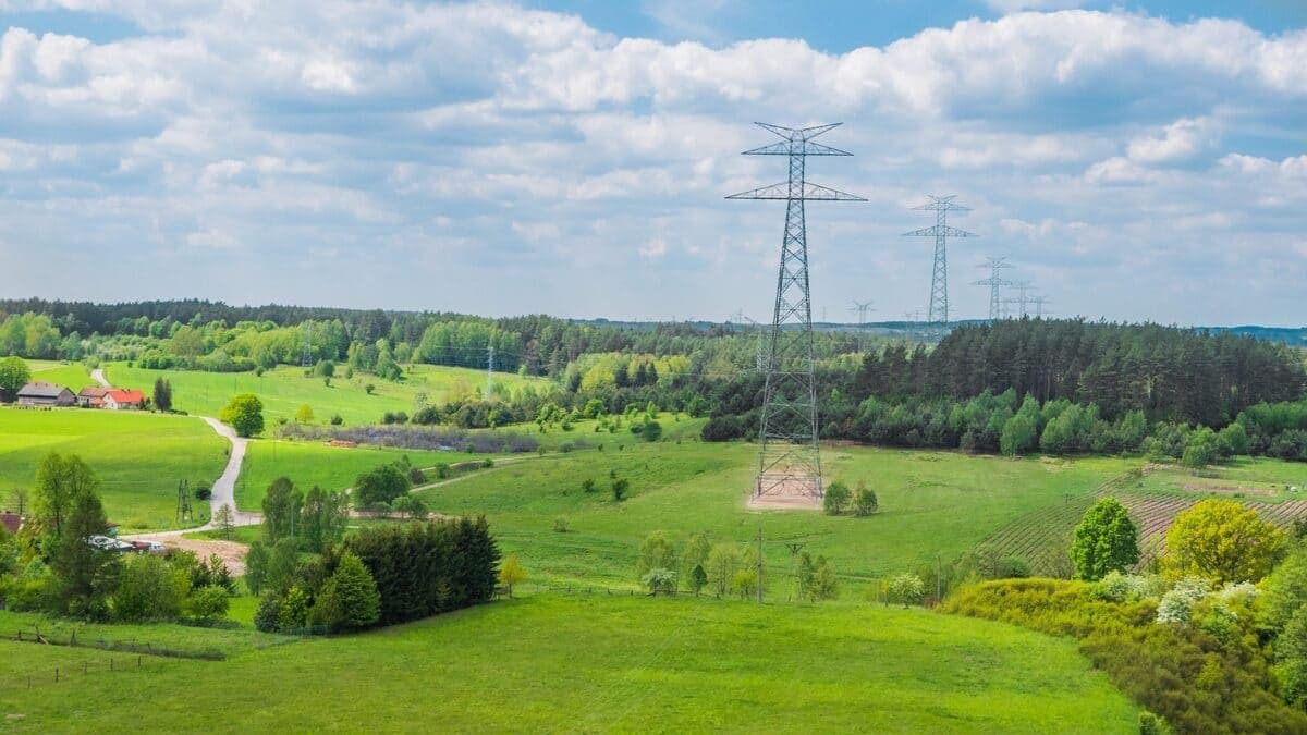 Aldesa amplía su mercado en Polonia con más de 100 millones en contratos de transmisión eléctrica