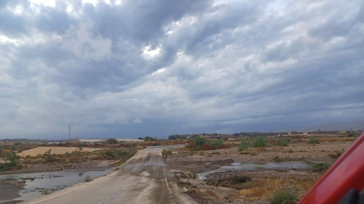 Las lluvias dejan dos carreteras cortadas y hasta 40 litros en el Almanzora y Los Vélez