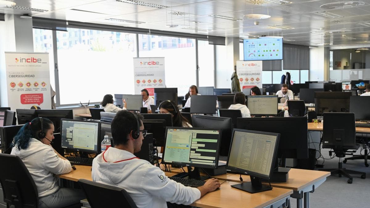 Nueva alerta por una oleada de multas falsas que suplantan a la DGT en España