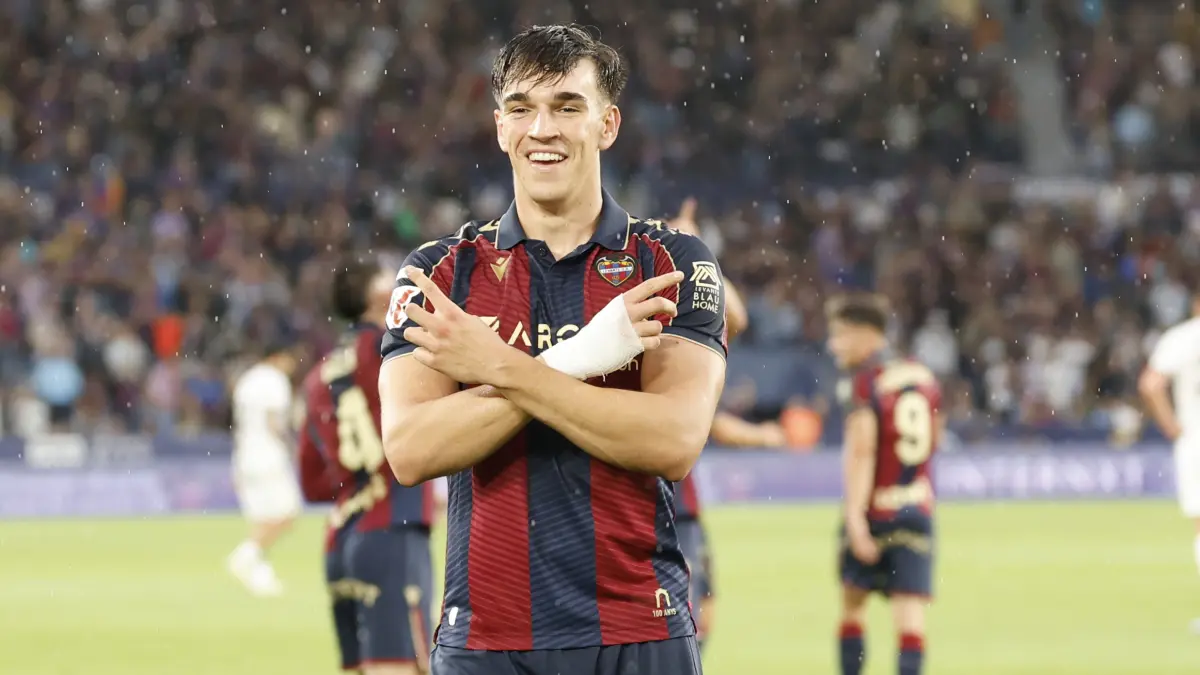 Oficial: Carlos Espí, nuevo jugador del Madrid