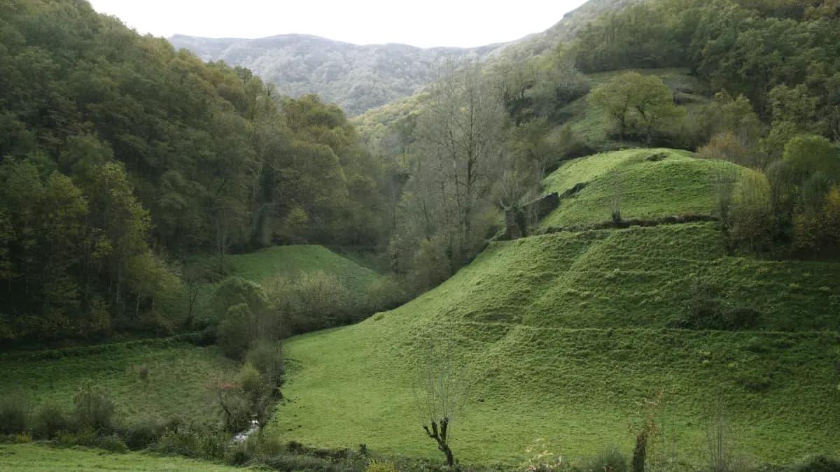 Serra do Courel: el secreto mejor guardado de Galicia para correr entre montañas y bosques centenarios