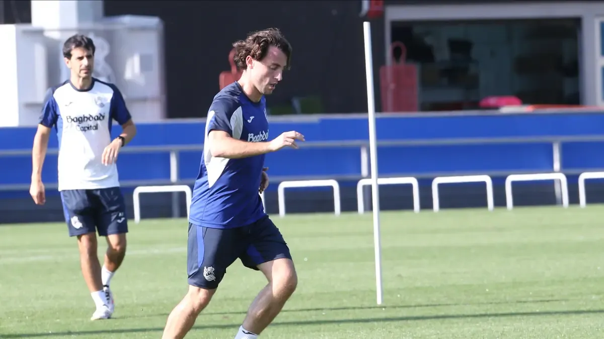 Odriozola se deja ver tocando balón y el equipo se ejercita en la última sesión antes del Celta
