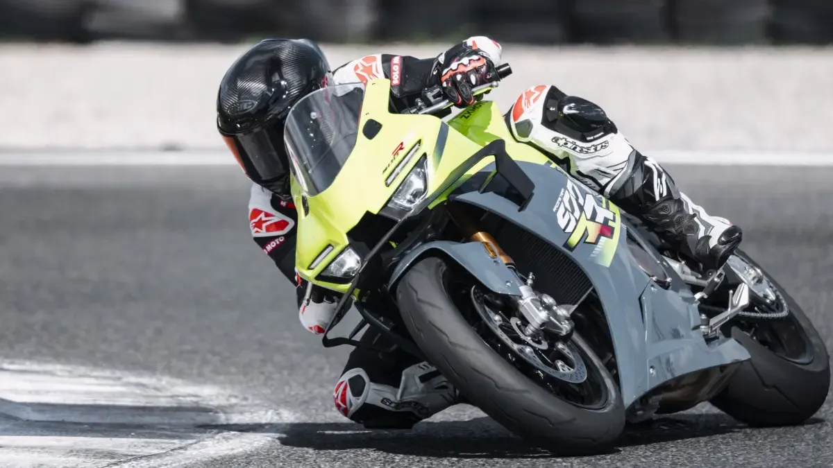 Probamos la ZXMoto 500 RR: rápida, divertida, equipada... e increíblemente barata