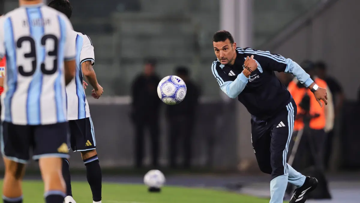 Scaloni le pone deberes al Cuti: "A veces se le va un poco la pierna"