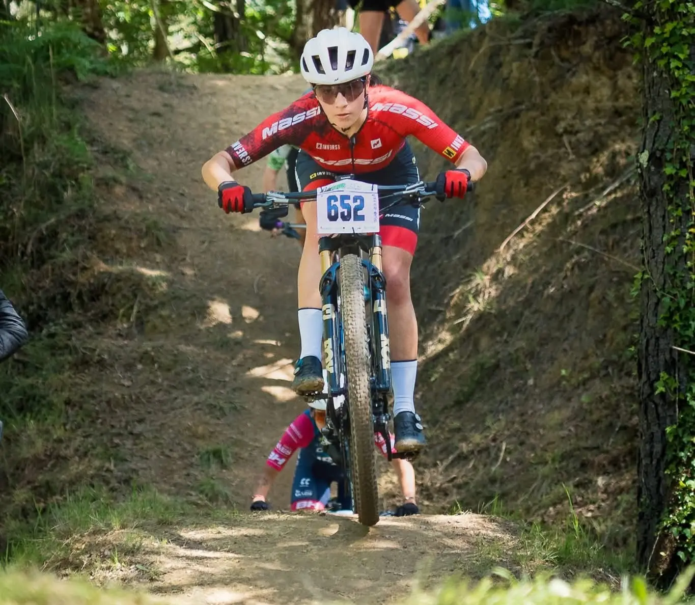 Una fisura del radio deja a Núria Bosch sin el Mundial de BTT