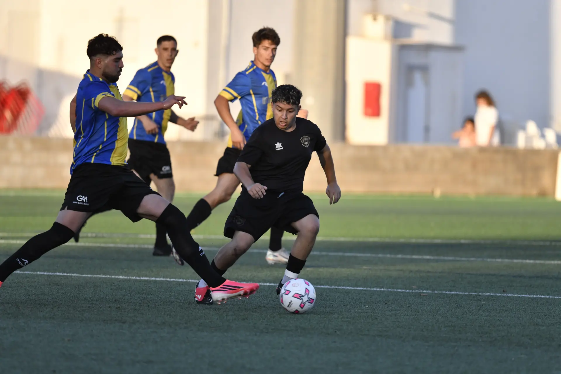 El Sporting de Mahón supera a la Unión Deportiva Mahón y se verá las caras con el Alaior