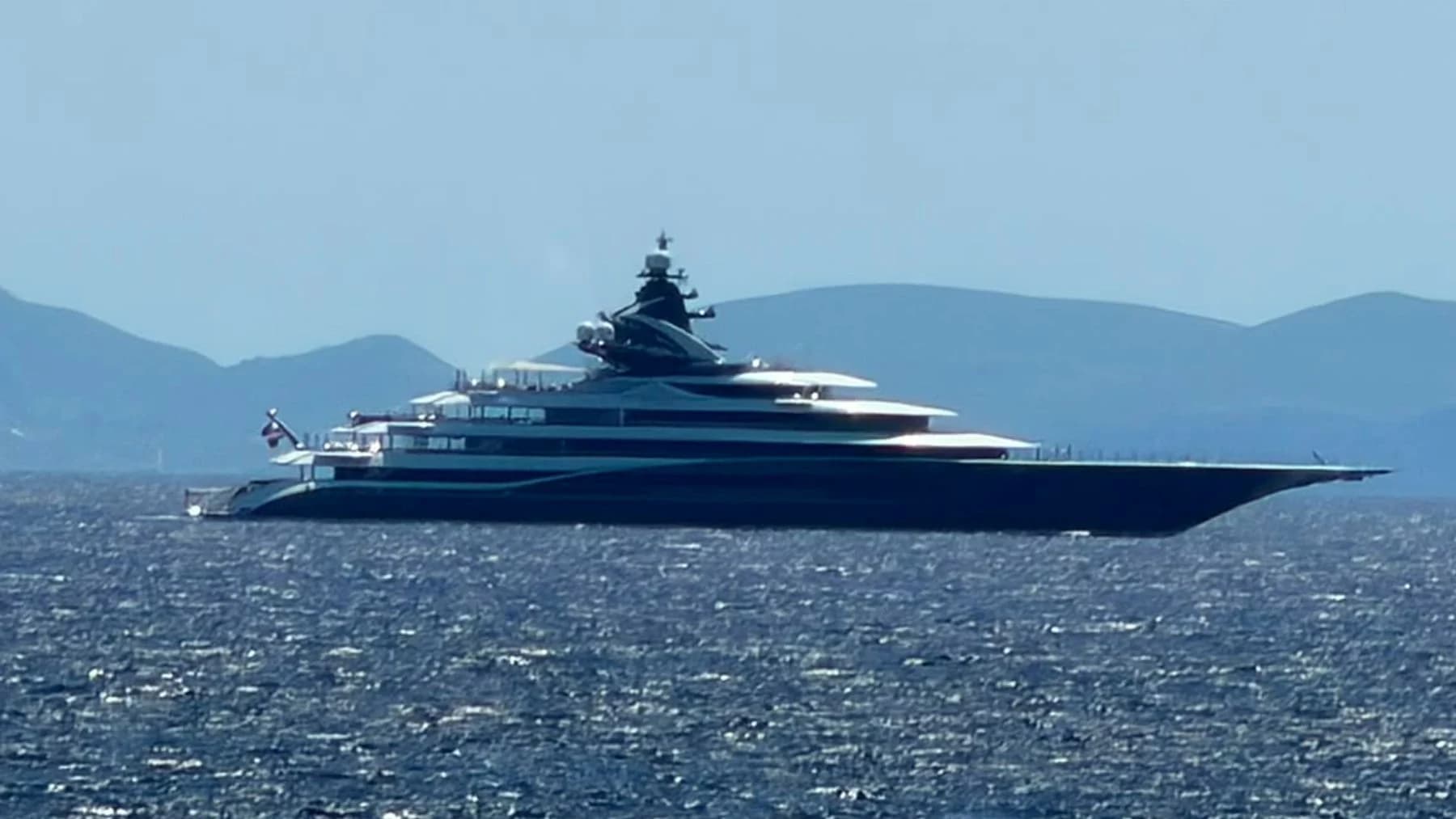 Uno de los yates más lujosos del mundo llega a Mallorca: su dueño es propietario de un equipo de la Premier League y cuesta 330 millones de euros