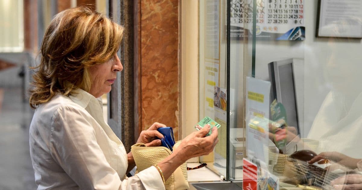 Más de 30.000 mayores solicitan la Tarjeta Andalucía Junta 65 en el primer semestre de 2026
