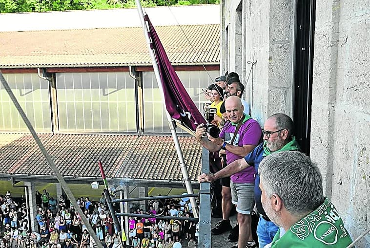 Dos txupinazos ponen a Astigarraga a tope para celebrar sus fiestas