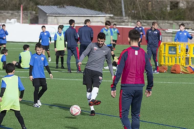 La academia de David Villa formará a jóvenes futbolistas locales