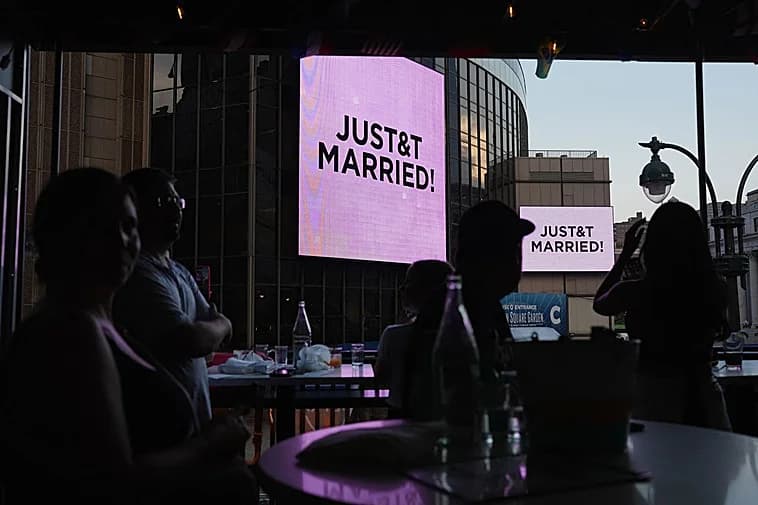 La boda de Taylor Swift y Travis Kelce: trajes de Dior, el oficiante Adam Sandler y 1.000 invitados