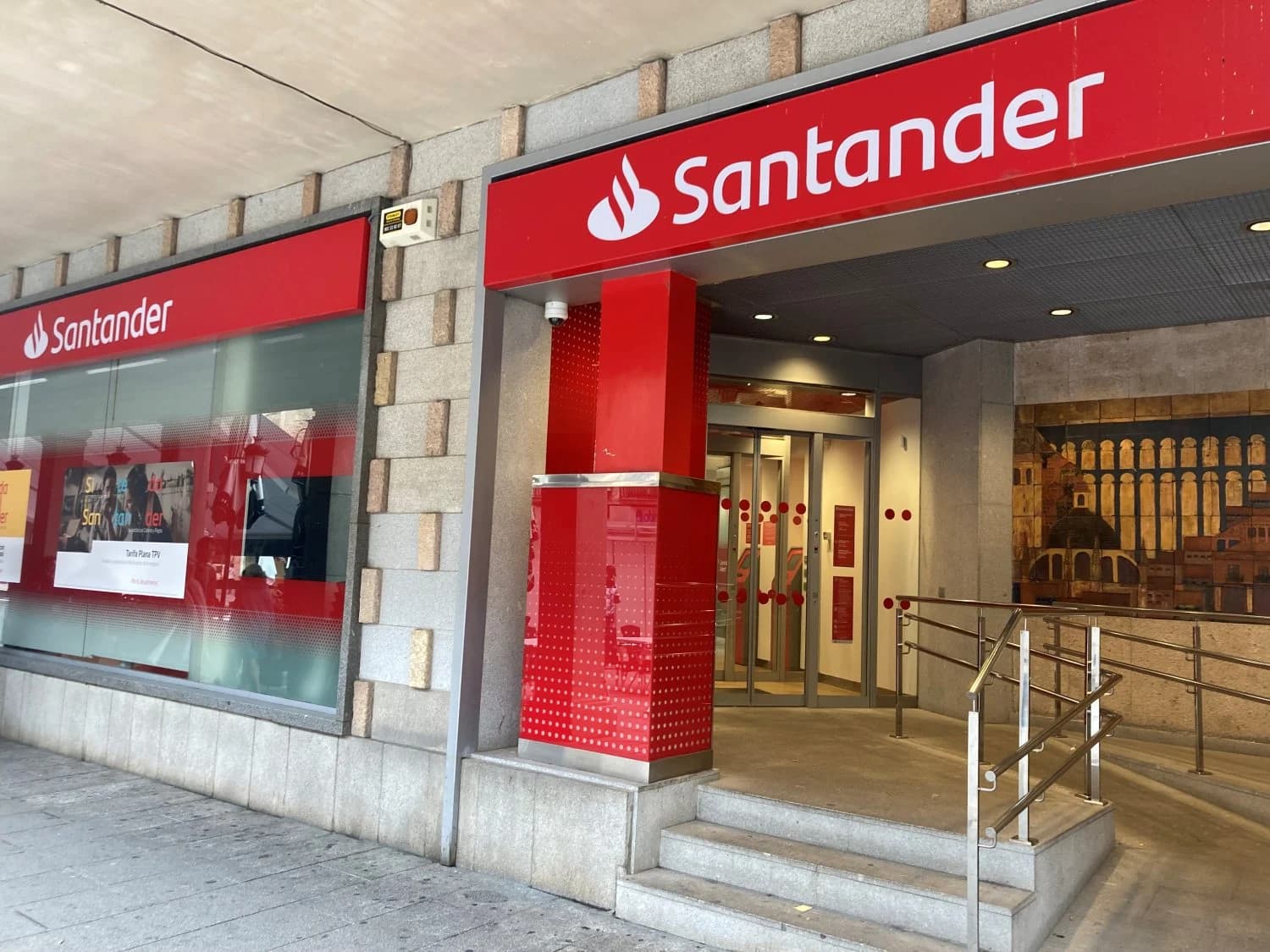 Inditex arrebata a Banco Santander el liderazgo del Ibex 35 por capitalización bursátil y acecha máximos históricos