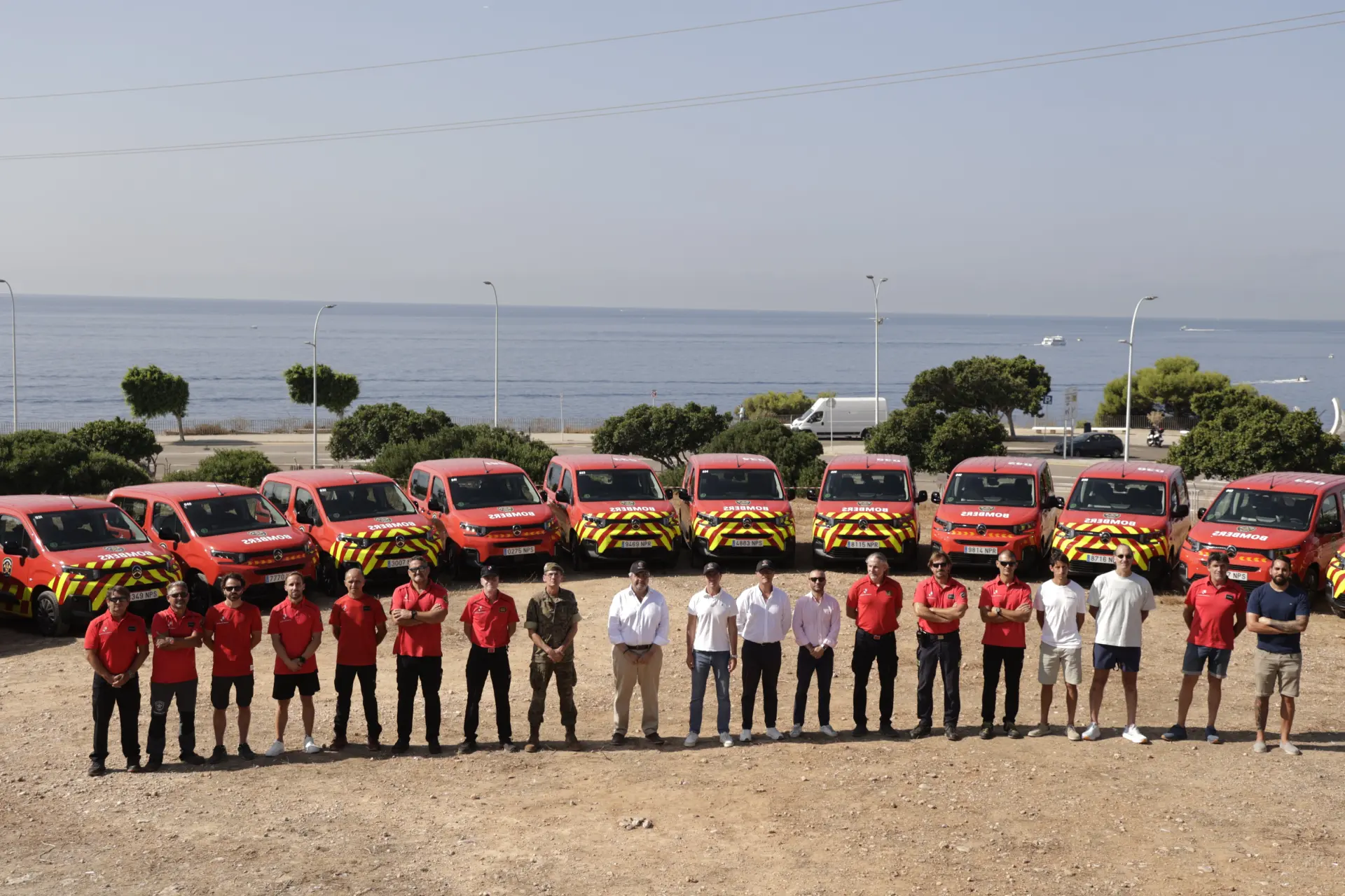 Los bomberos de Mallorca estrenan 15 furgonetas para modernizar su flota
