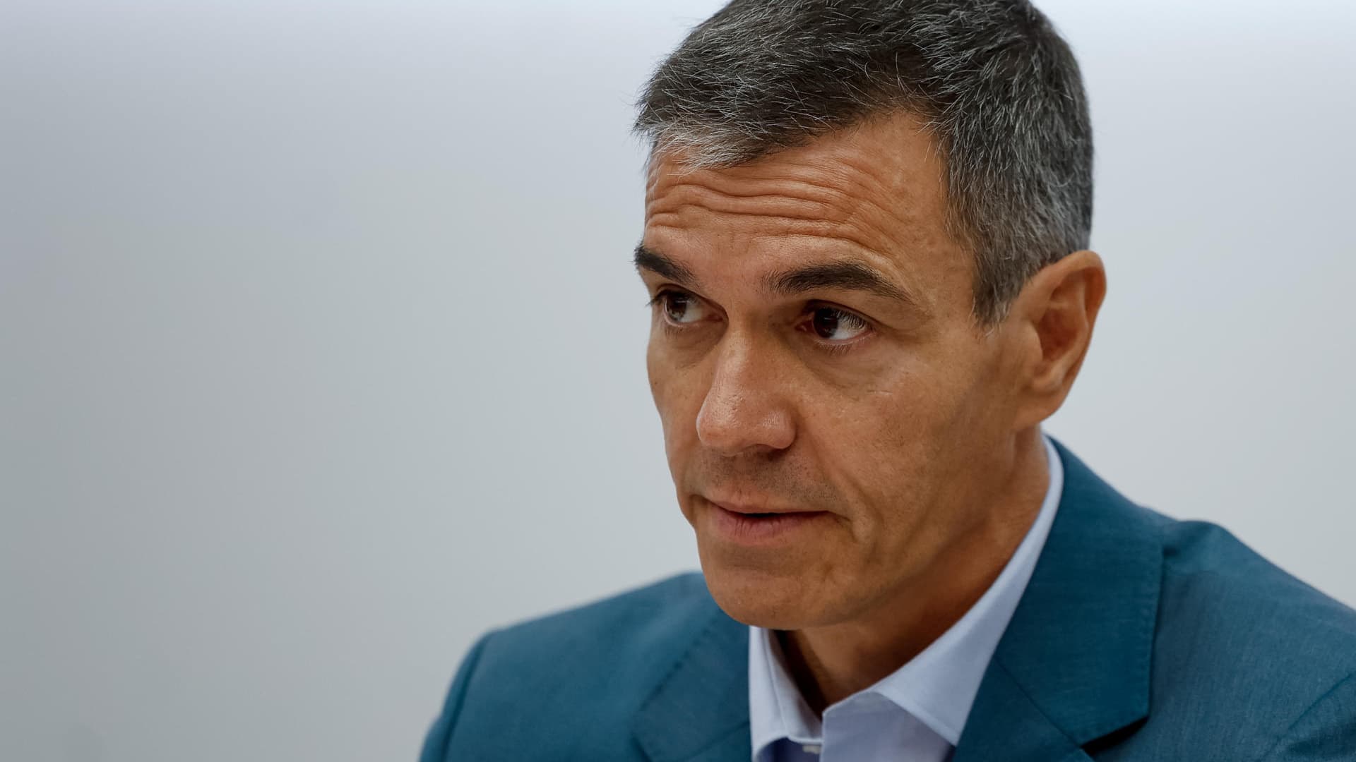 "Sánchez ha incluido en el CIS una respuesta sobre la situación de Ceuta y Melilla en la que se habla de 'situación ambigua y especial que debe ser objeto de acuerdos y entendimiento con Marruecos'"