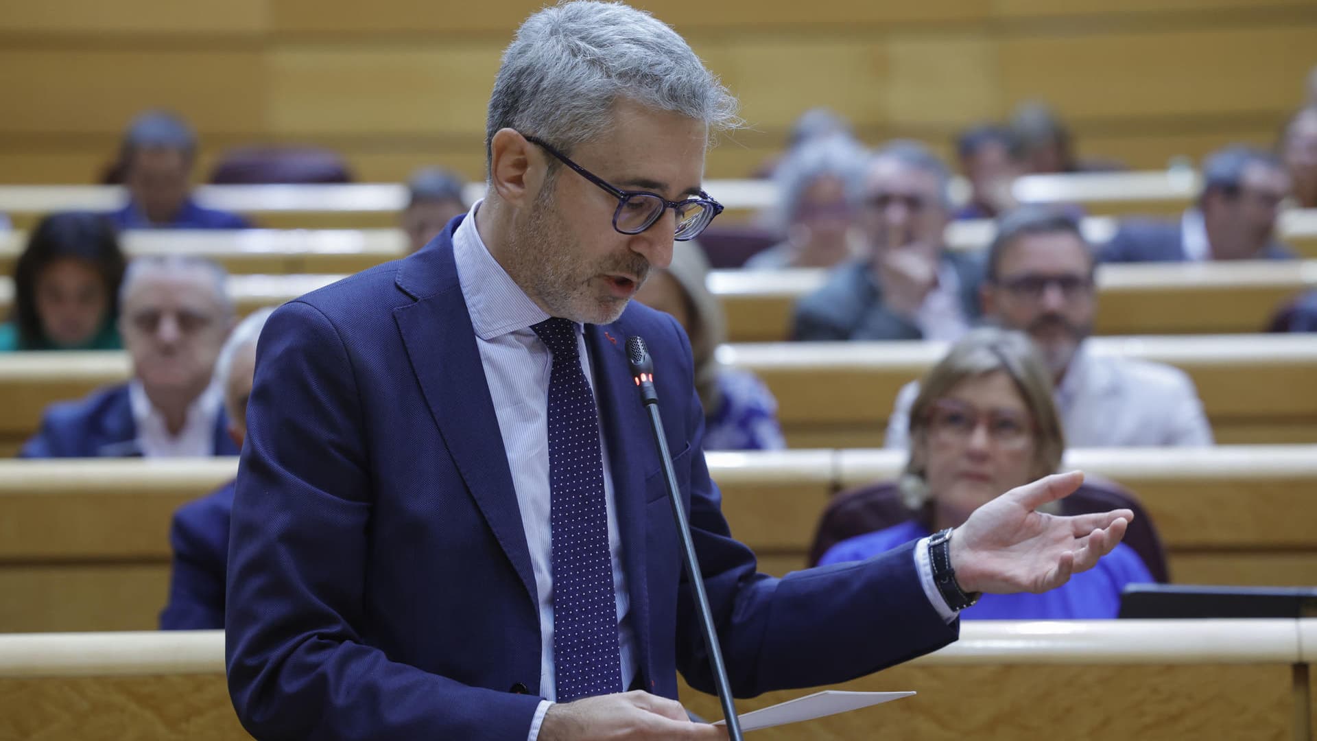 "Hacienda retrasa la implantación del nuevo sistema de factura electrónica para empresas y autónomos, no va a entrar en vigor hasta 2028, otra chapuza, con la que se lió con el famoso Verifactu"