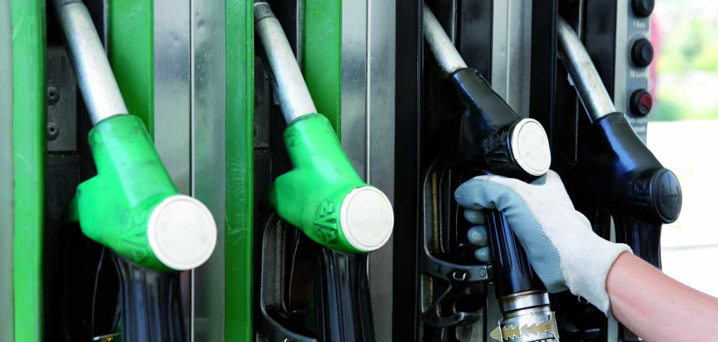 Los conductores españoles pagan un 27% más por el diésel y un 21% más por la gasolina que hace un año