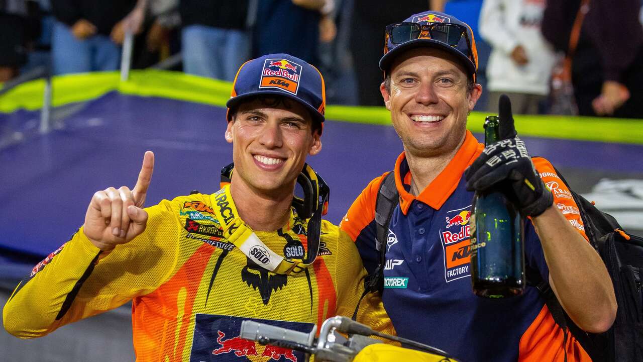Jorge Prado lucha este sábado por el título del SuperMotocross, al que llega líder