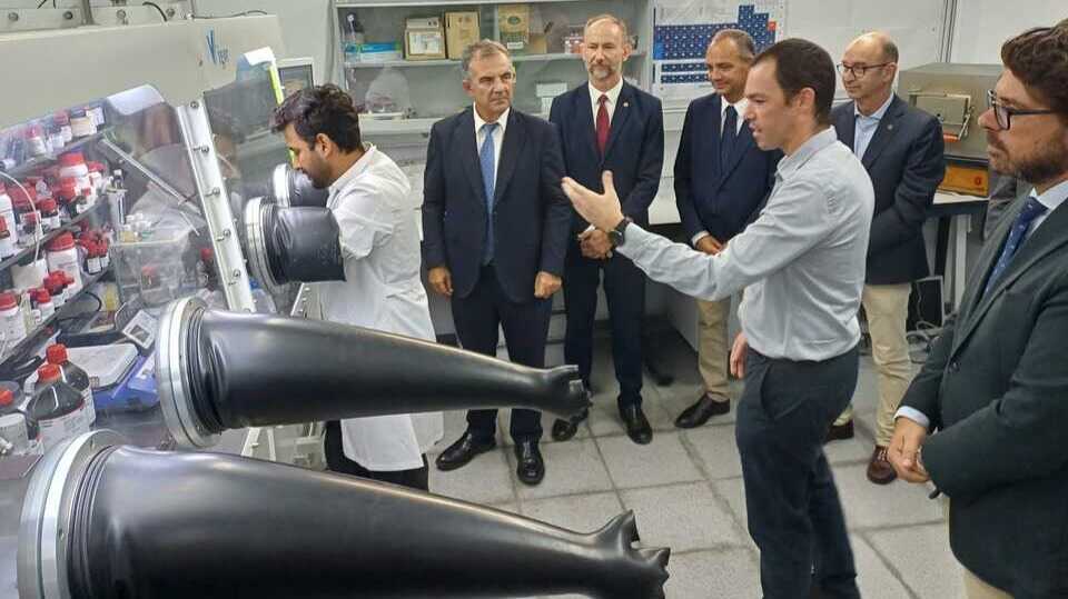 Grupos de Excelencia desarrollan nuevos materiales para desalación y tecnologías cuánticas