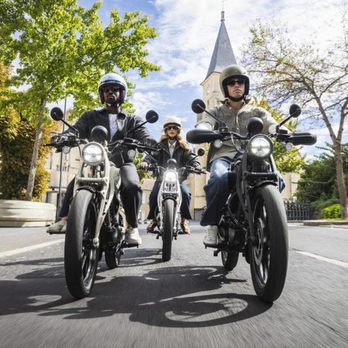 Royal Enfield entra en la movilidad eléctrica con la nueva Flying Flea C6