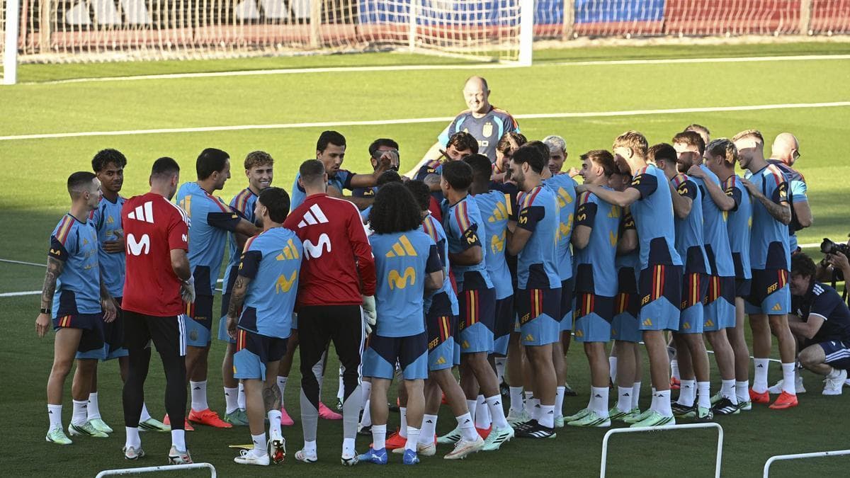 Locura en Las Rozas para ver a la selección española en su estreno como bicampeona mundial