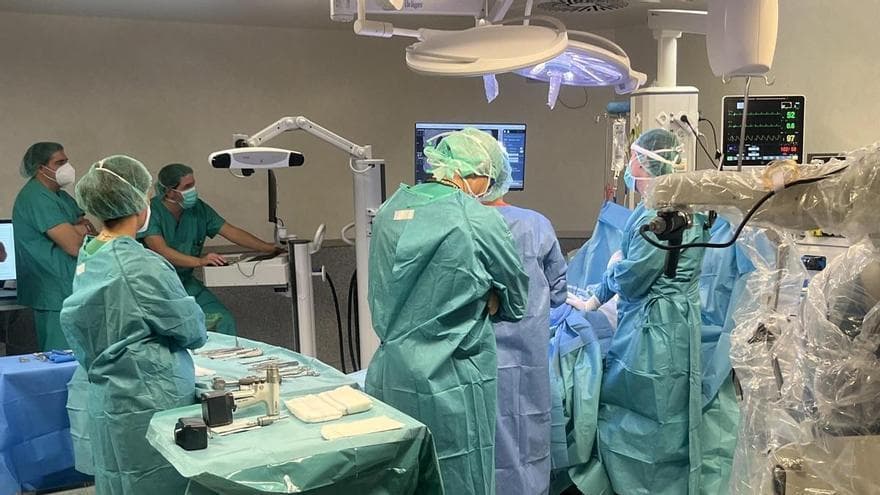 El CHUS ha practicado más de diez mil cirugías en mayores de 85 años en el último lustro