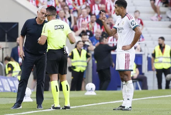 Las imágenes de la RefCam revelan el acoso de Atlético y Real Madrid a Ortiz Arias