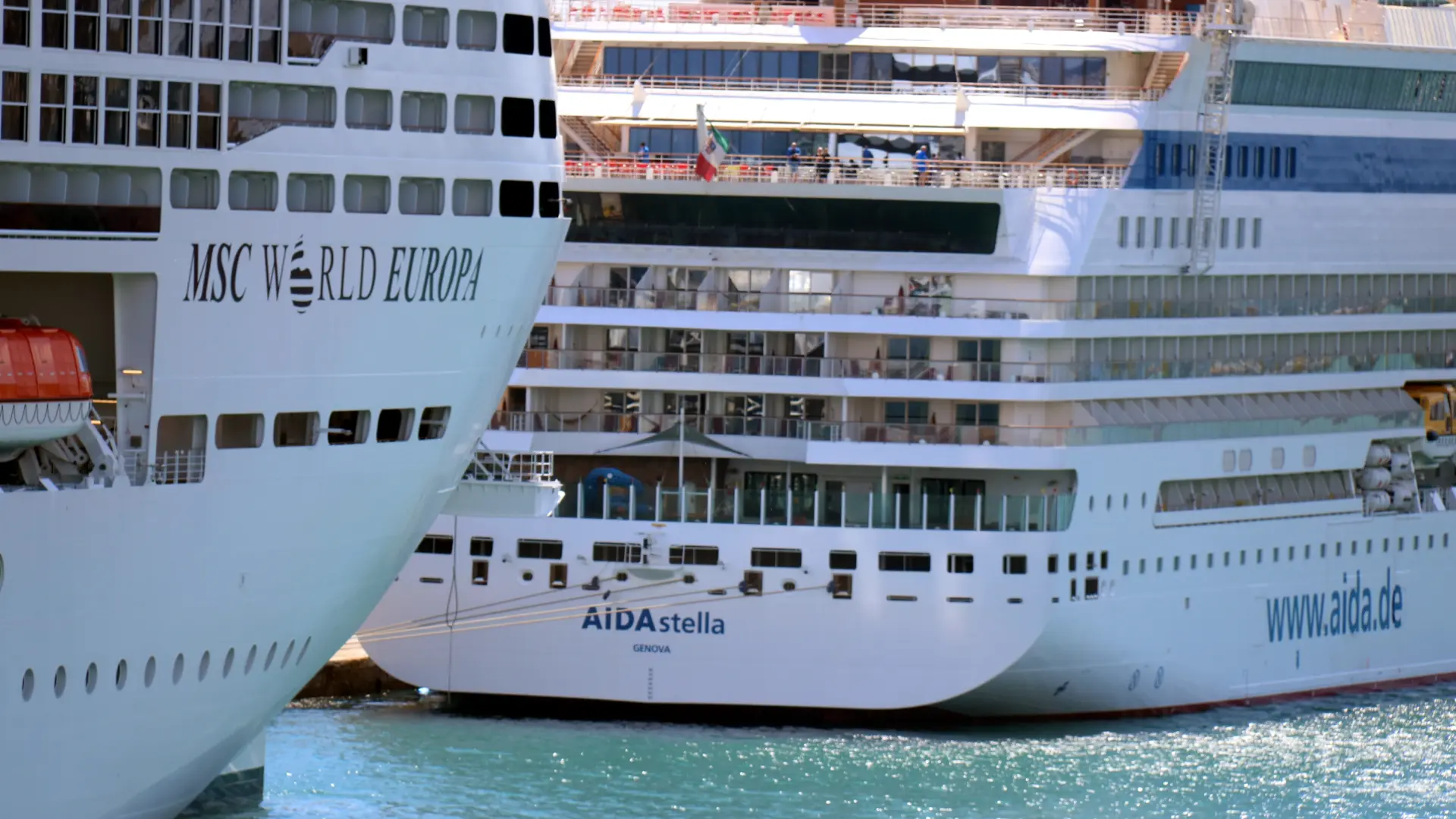 Collboni se conjura con ERC y Junts para subir de forma progresiva el recargo de la tasa turística a los cruceristas de escala