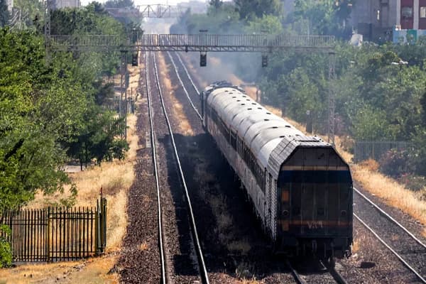 El Tesoro está sancionando a las industrias automotriz y ferroviaria de Irán como parte de la Operación Paria Económica.