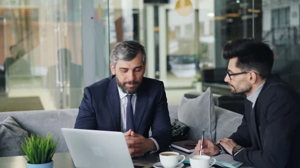 5 solicitudes de IA simples que realizan el 80% del trabajo semanal de un consultor