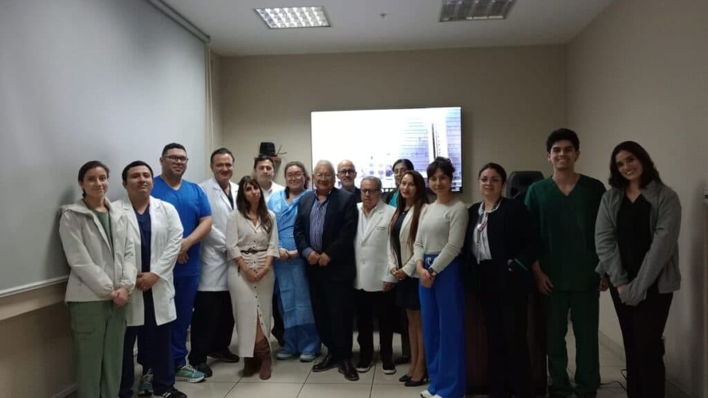 La Fundación Jiménez Díaz contribuye con su experiencia a la realización de las primeras cirugías robóticas de mama de Perú