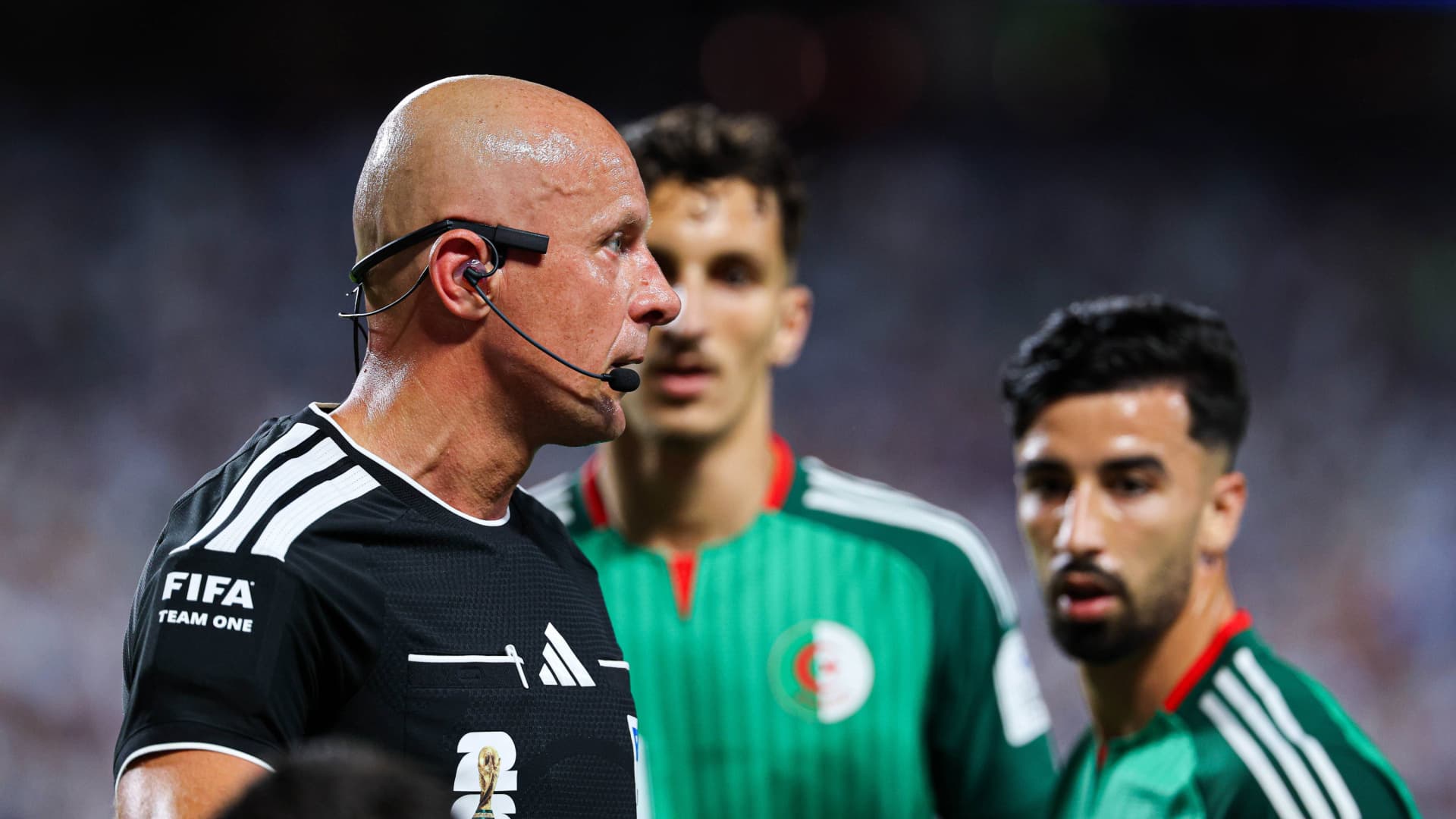 Argelia presenta una queja oficial por el arbitraje de Marciniak contra Argentina y la no amonestación a Messi por su entrada a Mandi