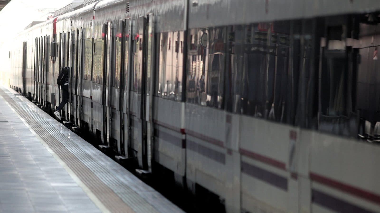Los vecinos se concentran este sábado en la estación de San Fernando para exigir mayor accesibilidad